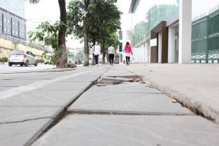 Chủ tịch Hà Nội: “Con ông cháu cha” hưởng lợi từ lát đá vỉa hè?