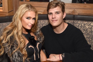 Chris Zylka - từ gã vô gia cư trở thành hôn phu của Paris Hilton