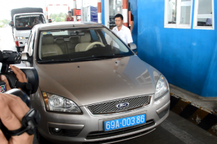 Tài xế xe biển xanh phản ứng trạm BOT Sóc Trăng bị kỷ luật