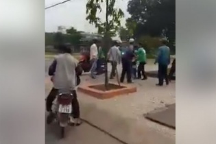 Tài xế Grab bị tài xế xe ôm truyền thống vây đánh