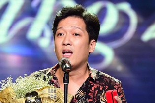 Trường Giang bất ngờ cầu hôn Nhã Phương khi nhận giải Mai Vàng