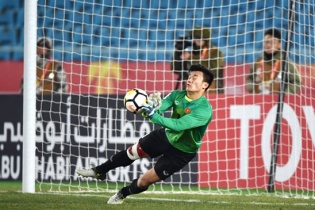 Bùi Tấn Trường: "Tôi chưa từng gặp thủ môn bản lĩnh như Tiến Dũng"