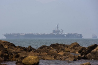 Siêu tàu sân bay Mỹ đã vào vịnh Đà Nẵng