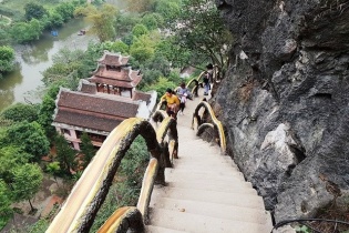 Yêu cầu tháo dỡ toàn bộ công trình "khủng" không phép ở Tràng An