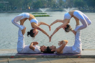 Đắm say với những tư thế yoga điêu luyện 