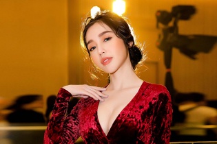 Elly Trần "chán sexy" nhưng vẫn cố ý khoe vòng 1