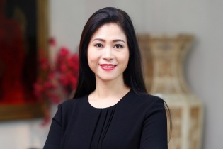 Bà chủ Nón Sơn mê làm túi xách thủ công