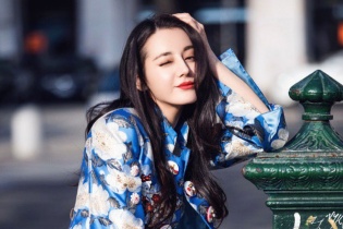 Nhan sắc vạn người mê của mỹ nhân Địch Lệ Nhiệt Ba