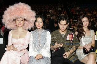 Ban tổ chức Tuần thời trang: "Nhiều sao Việt mặc lố, thiếu văn hóa xem show"