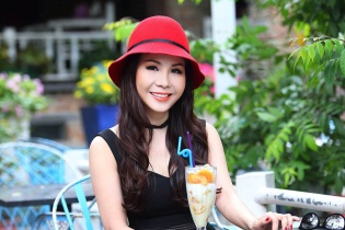 Thời trang hè lịch lãm, quý phái của Nữ hoàng doanh nhân Kim Chi