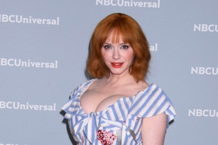 Christina Hendricks khoe vòng một ngoại cỡ