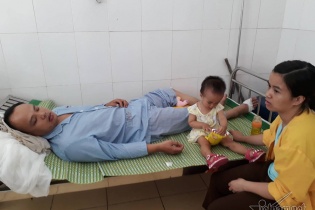 Hành khách kể phút ôm con 1 tuổi lộn nhào theo toa tàu xuống ruộng
