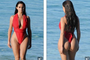 Hot girl Demi Rose khoe thân hình bốc lửa với áo tắm