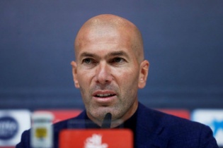 Zinedine Zidane bất ngờ từ chức HLV trưởng Real Madrid