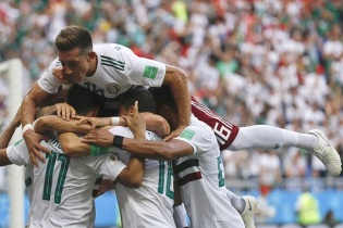 Hàn Quốc 1-2 Mexico: Chicharito tỏa sáng 