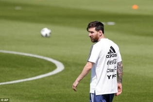 Messi quyết định đội hình ra sân trận Argentina gặp Nigeria