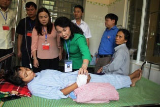 Nữ thí sinh người Vân Kiều bị rắn cắn vẫn “cắn răng” chịu đau đến trường thi