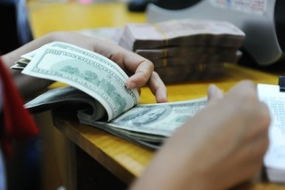 Ngoại tệ tăng "sốc": Giá bán ra vượt ngưỡng 23.000 đồng/USD