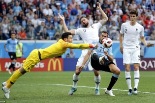 Những khoảnh khắc Uruguay thất bại cay đắng trước Pháp