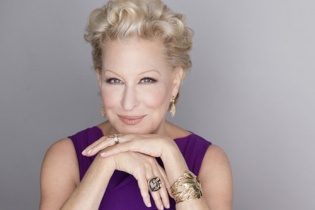 Bị kiện vì giả giọng của ca sĩ nổi tiếng