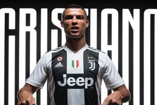 Juventus choáng váng với Ronaldo: Đạp đổ mọi giá trị