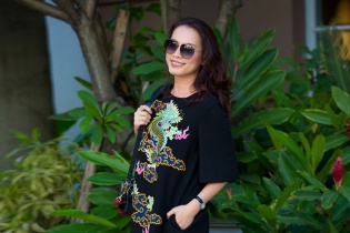 Hoa hậu Ngọc Khánh đẹp quý phái ở tuổi 42