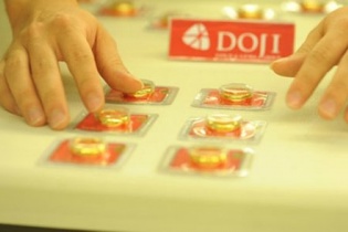 Giá vàng hôm nay 11/8: Tình hình căng thẳng, giảm sâu chờ thời