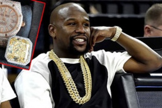 Mayweather khoe nhẫn, đồng hồ đính kín kim cương