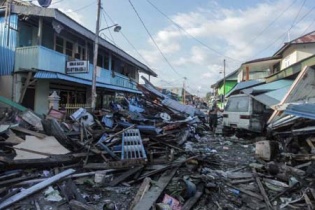Số người chết sau thảm họa ở Indonesia tăng lên 1.347