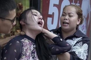 Dàn diễn viên ‘Quỳnh búp bê’ bầm dập vì bị đánh thật, kiệt sức vì cảnh cưỡng hiếp