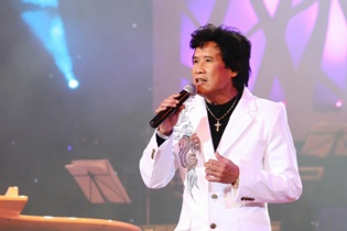 Ca sĩ Tuấn Vũ về Việt Nam làm liveshow