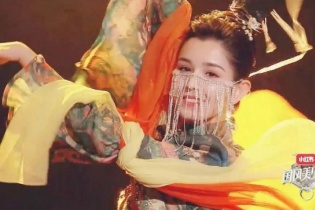 Mỹ nữ Tân Cương 22 tuổi nổi tiếng sau một đêm vì quá đẹp