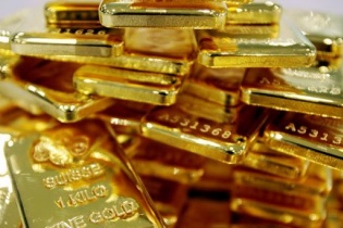 Giá vàng hôm nay 12/12: Vàng treo cao bất chấp USD tăng dốc