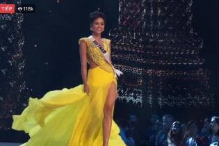 "Bí kíp" khoe chân dài của H"Hen Niê tại Miss Universe