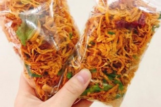 Đi du lịch mang ớt, bò khô giấu trong vali: Bị phạt 700 triệu đồng