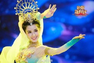 Mỹ nữ Tân Cương đắt giá như sao hạng A nhờ xinh đẹp