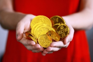 Giá vàng hôm nay 12/1: Cuối tuần tăng giá mạnh