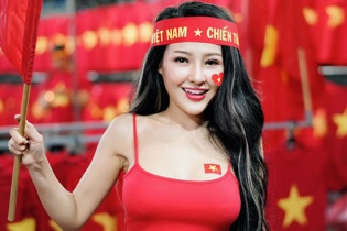 Ngân 98 ăn mừng gây bão và loạt hoa hậu "thả thính" với tuyển thủ Việt Nam 