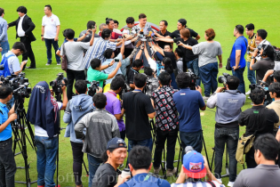 Đặng Văn Lâm tạo cơn sốt với giới truyền thông Thái Lan