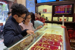 Giá vàng hôm nay 22/2: Chiếm đỉnh cao, vẫn đà tăng lên