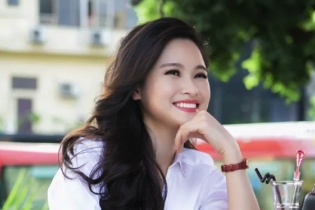 Nhan sắc trẻ trung, xinh đẹp của BTV Khánh Ly