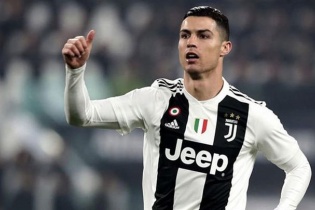 Cổ động viên tức giận, đòi hoàn tiền vì C.Ronaldo không ra sân