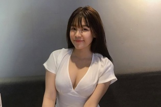 Bạn gái Đặng Văn Lâm thích mặc sexy khoe chân dài