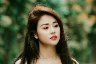 Nữ chính "Những cô gái trong thành phố": Quê mùa trên phim, sành điệu ngoài đời  