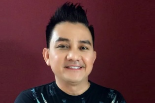 Nghệ sĩ Anh Vũ yêu cầu được trang điểm thật đẹp trong lần diễn cuối cùng