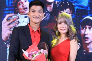 Mạc Văn Khoa dẫn bạn gái ra mắt phim
