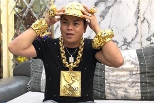 Khối vàng ròng và 300 tỷ tiền mặt qua lời Phúc XO