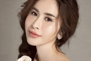 Người mẫu Việt tiết lộ sốc về chuyện quay clip nóng trong showbiz 