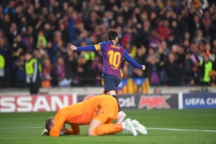 Cổ động viên chỉ trích thậm tệ De Gea sau sai lầm tai hại ở trận gặp Barcelona