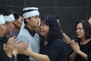 Nghẹn ngào tiễn biệt cô giáo bị xe Mercedes tông tử vong ở hầm Kim Liên